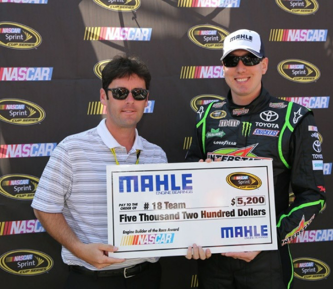 Brandon Suggs presents MAHLE award to Kyle Busch